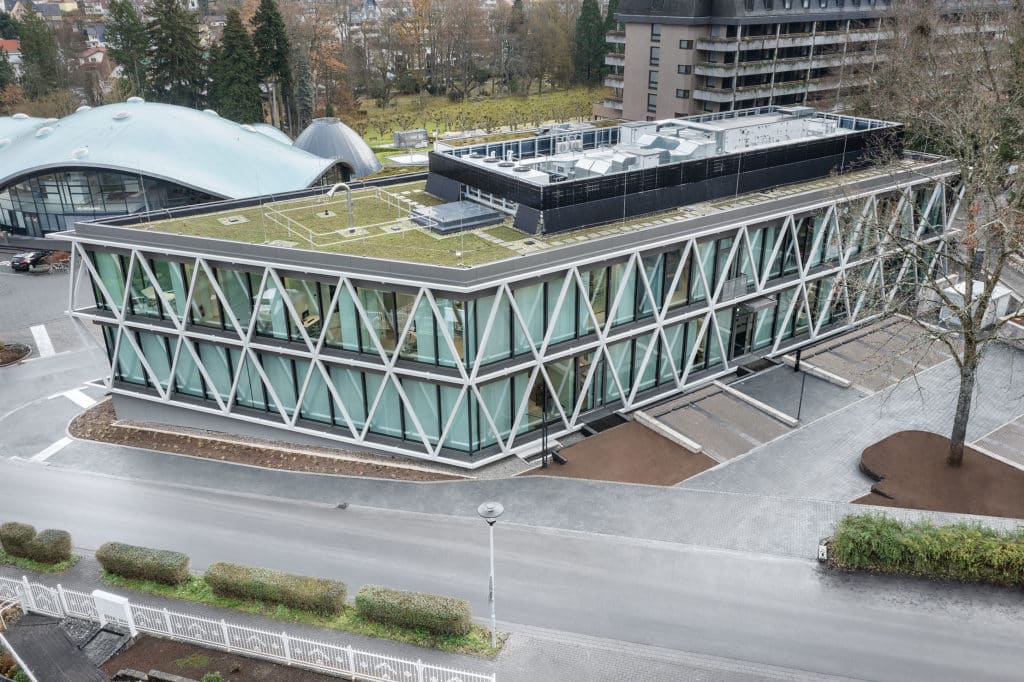 Baustellenaufnahme mit Montage und Kranbetrieb – Balnova Rohbau